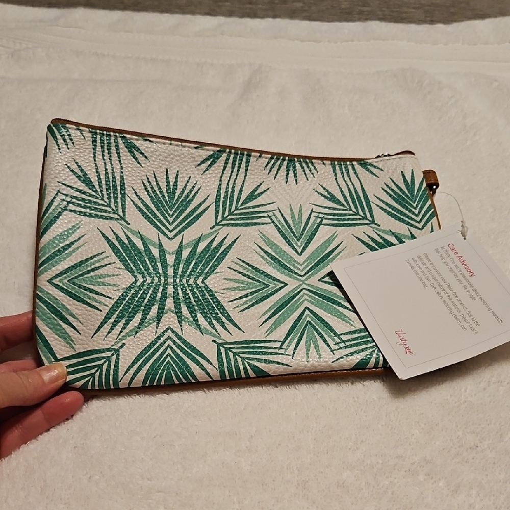 Thirty-One Green and White Palm Leaf Wristlet - Picture 3 of 7